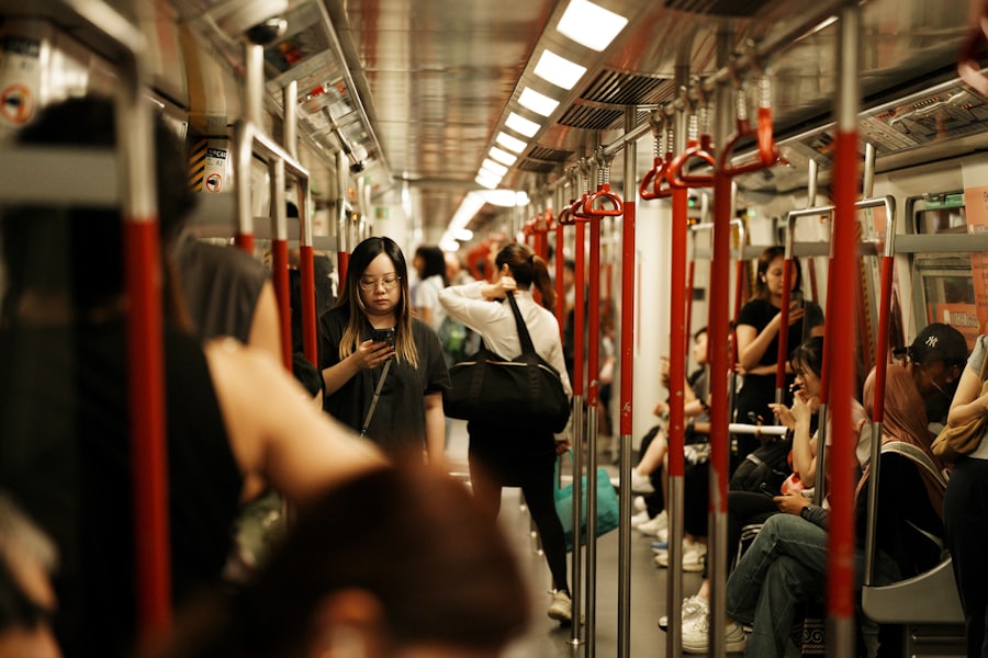 Transporte público lotado no fim do expediente